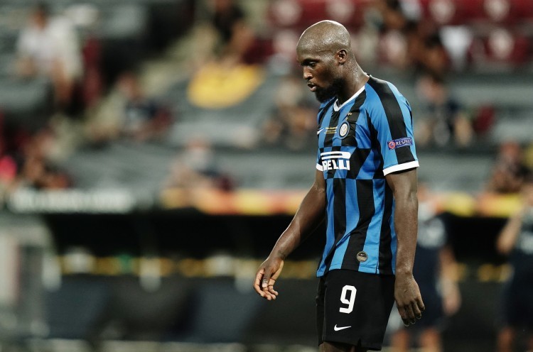  国米锋线配合撕裂对手  