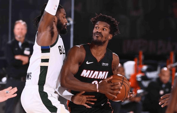  巴特勒三双热火胜，季后赛门票争夺白热化  